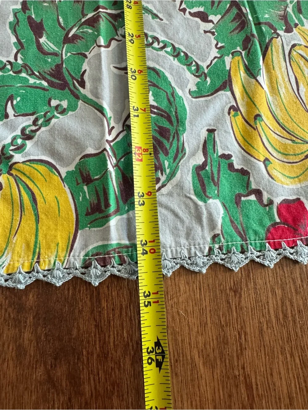Vintage 1950’s Tropical Banana Hibiscus Tablecloth 34“ Square Crochet Edge MCM